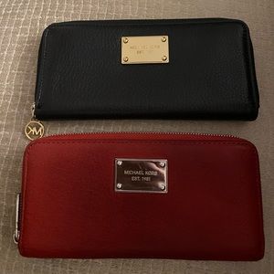 MO AND COACH PURSES